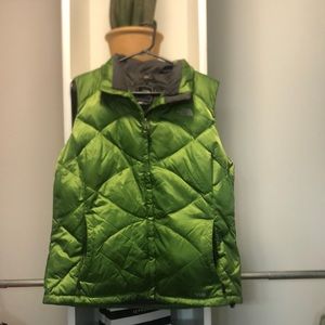The north face 550 puffer down green vest size XL